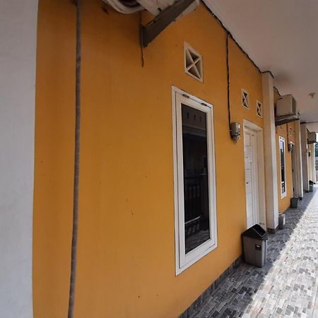 Oyo Life Afny Kost 1 Hotel Палембанг Екстериор снимка