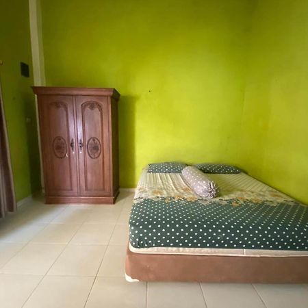 Oyo Life Afny Kost 1 Hotel Палембанг Екстериор снимка